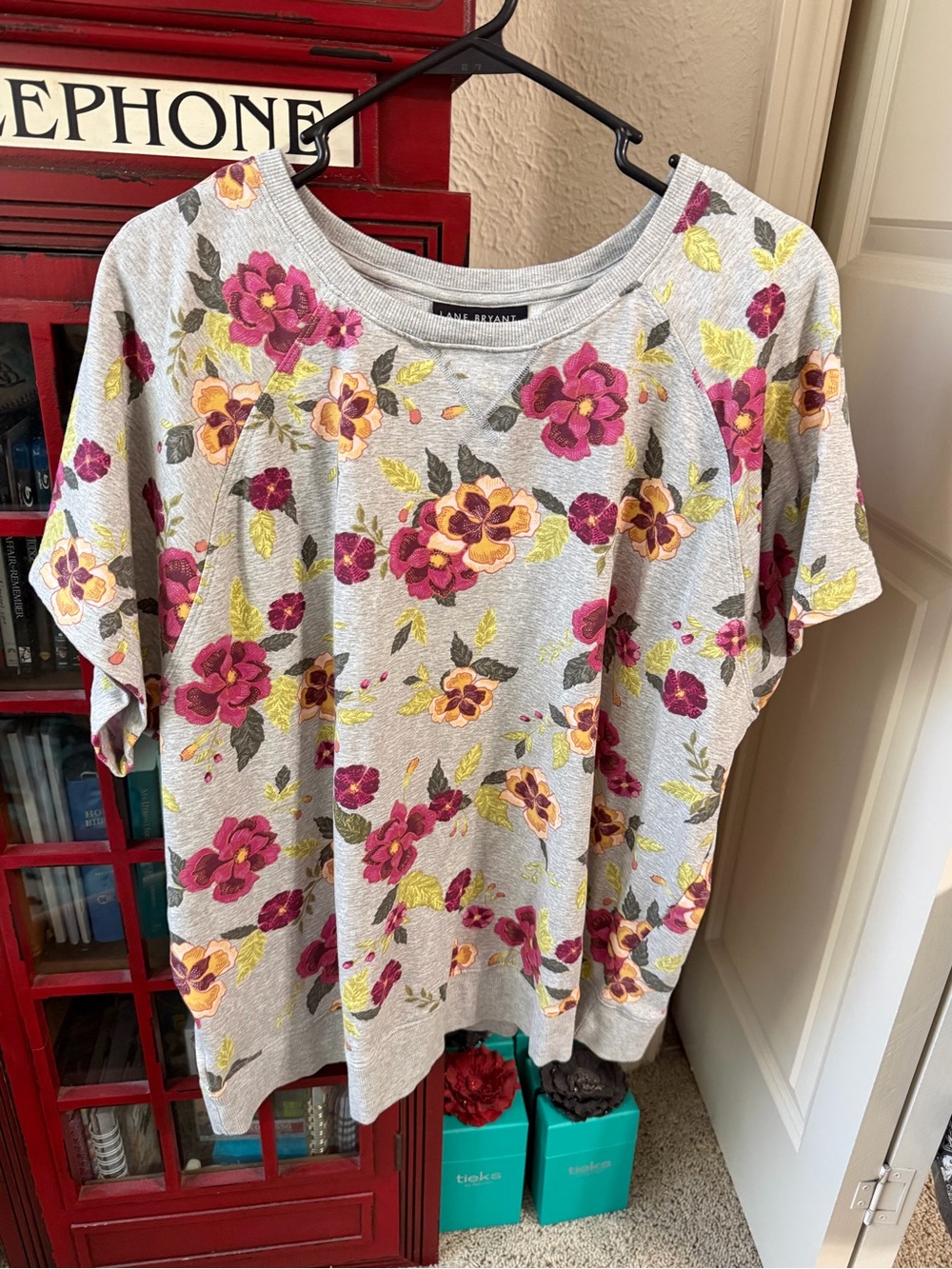Lane Bryant Gray Floral Short Sleeve Sweatshirt